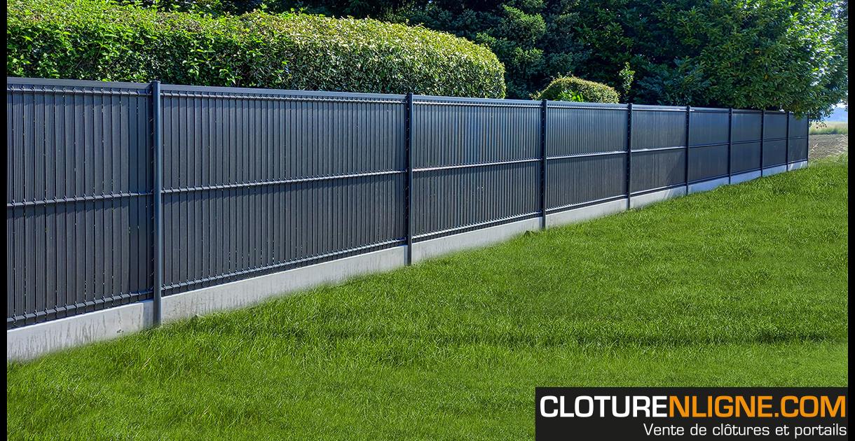 Image Comment poser une clôture rigide avec soubassement béton et kit d'occultation PVC?